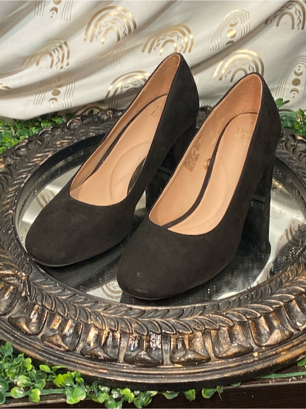 Time and Tru Black Suede Round-Toe Heels